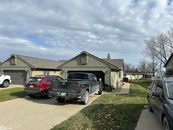 734 16th Ave #U8, Grinnell, IA 50112