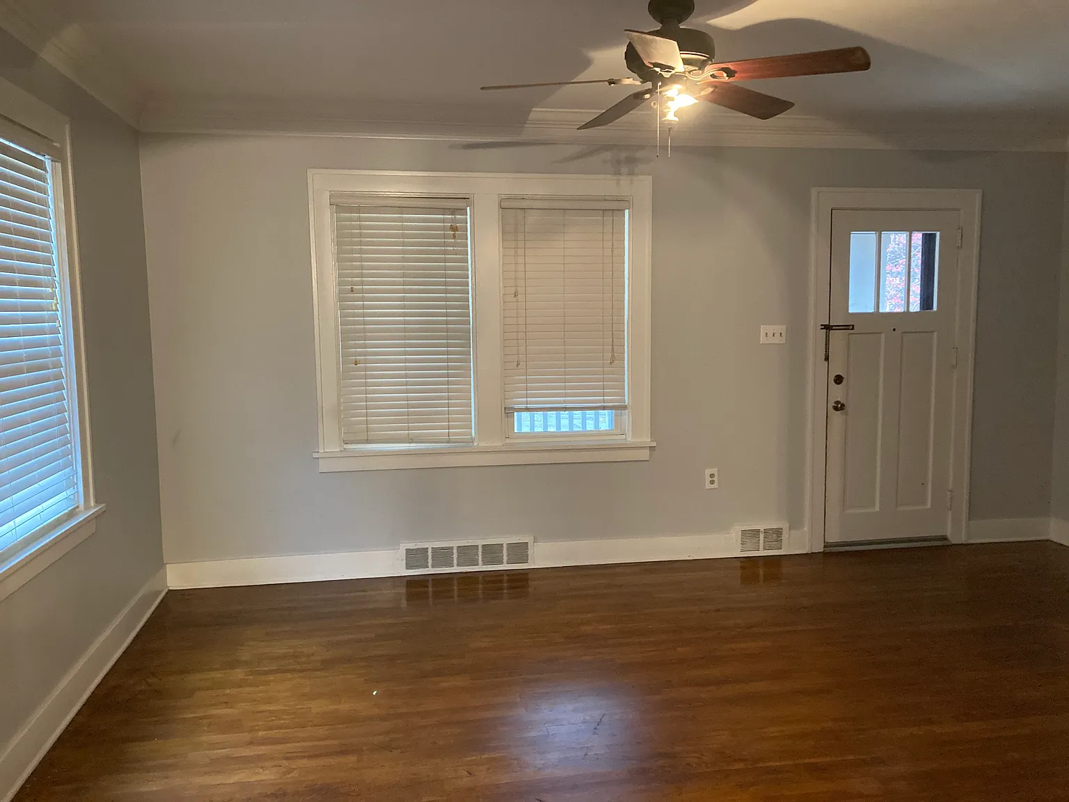 3 bed, 1.5 bath, 1120 sqft, $2,200 — Photo 4