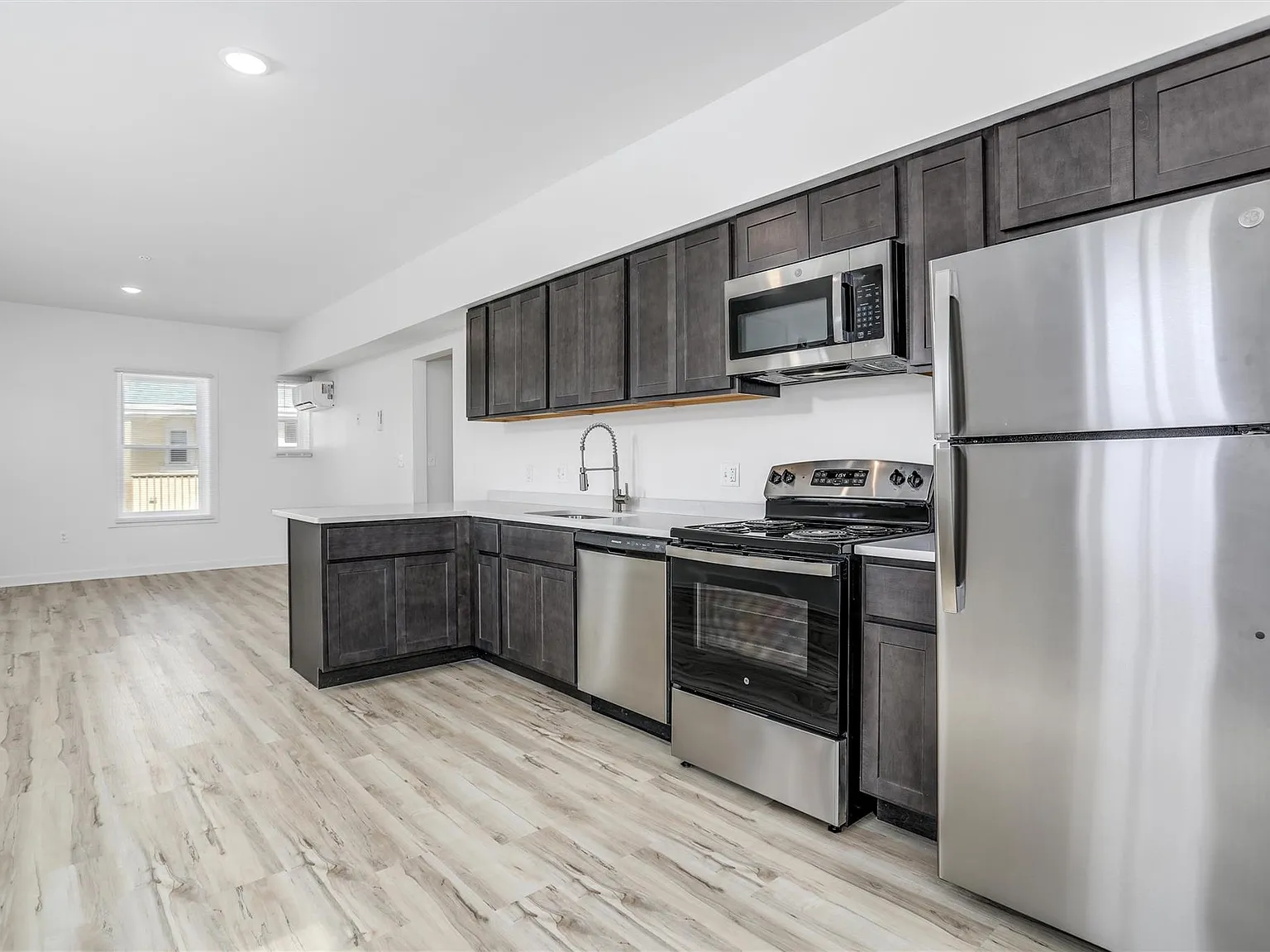2 bed, 1.0 bath, 800 sqft, $1,700 — Photo 3