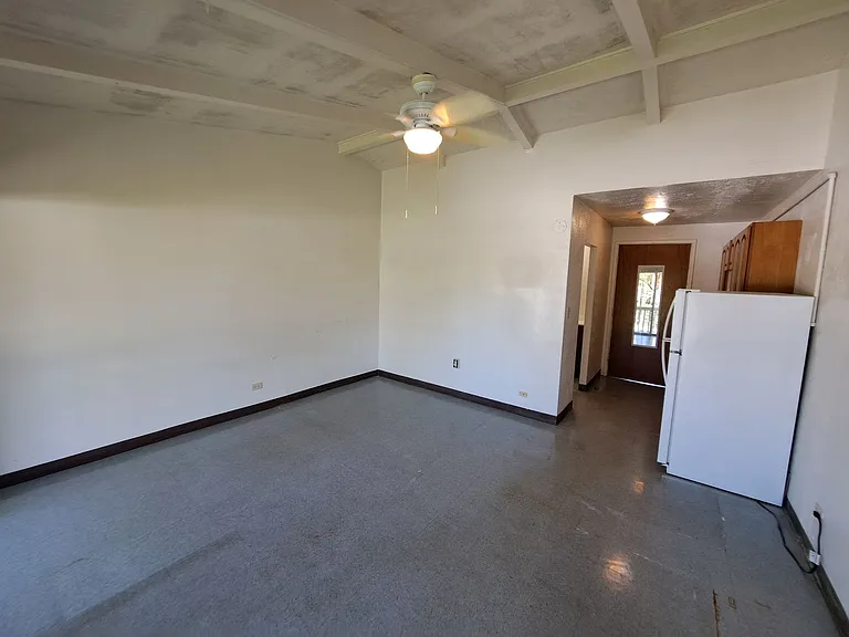 1303 Kalanianaole St #7 — Photo 2