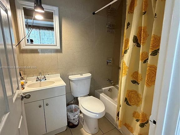 4th image of 990 SW 9th St