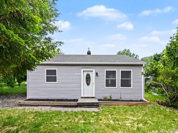 3235 Young Ave, Lansing, MI 48906