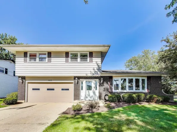 1822 E Tano Ln, Mount Prospect, IL 60056