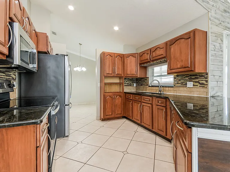 2708 Ashley Ct — Photo 7