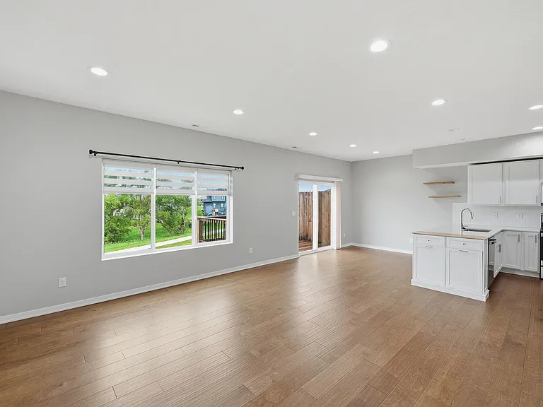 959 Titan Dr — Photo 4