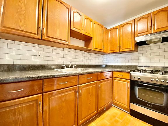 4th image of 59 W 105th St #3A