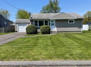 42 Wind Sock Rd, West Haven, CT 06516