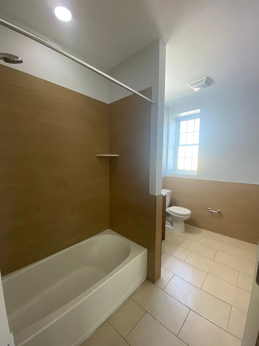 Building Photo - 4724 Chestnut St #4F