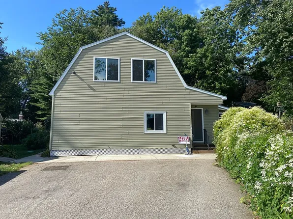26 Ells Rd, Hampstead, NH 03841