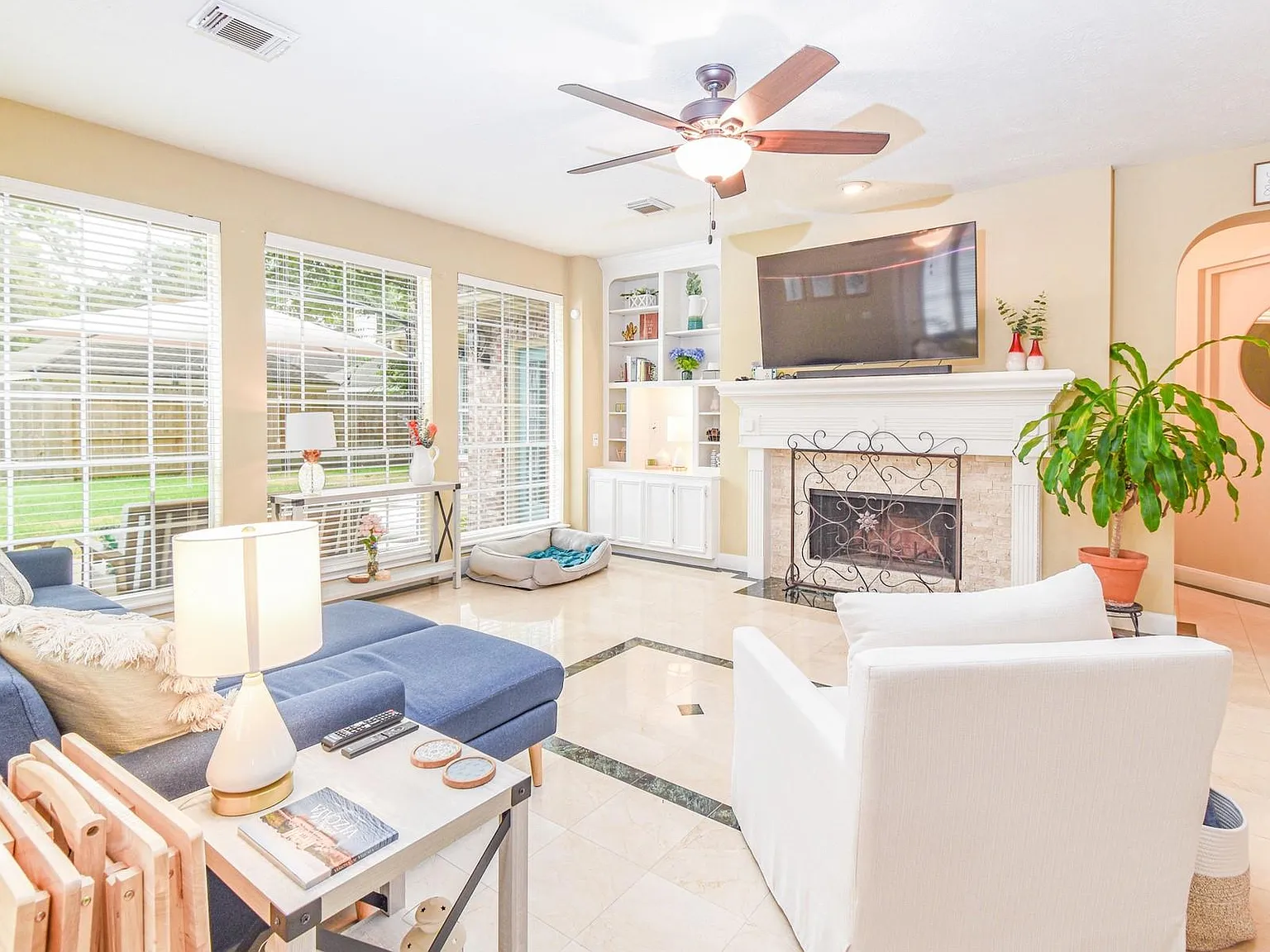 4 bed, 3.5 bath, 3620 sqft, $3,200 — Photo 4