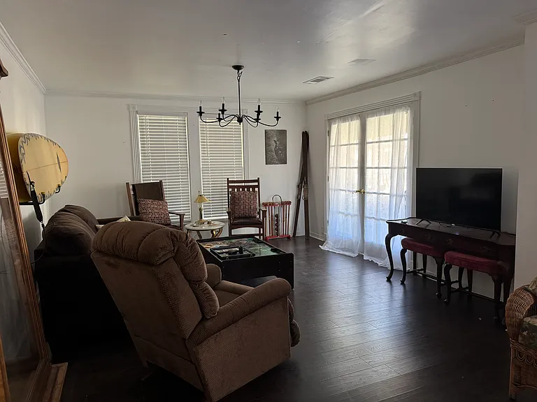 1001 W B St — Photo 4
