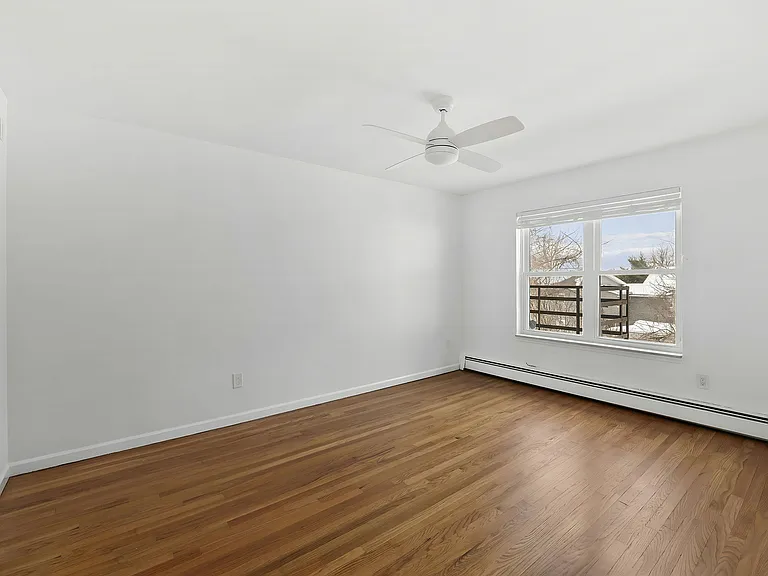 198 Conover Ave #4 — Photo 9