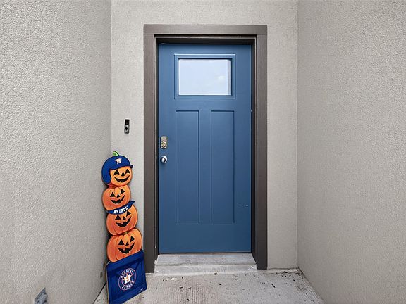 3rd image of 6823 Amber Cliff Ln