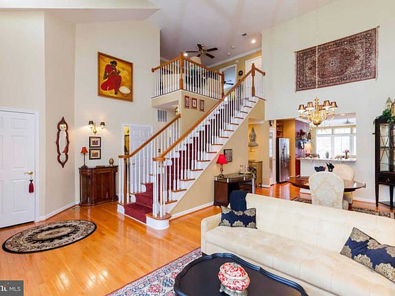 2nd image of 10577 Edwardian Ln #170
