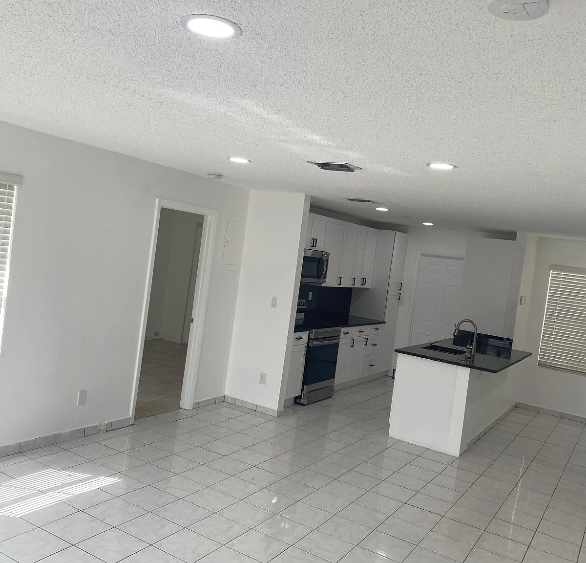 Property For Rent — Photo 2