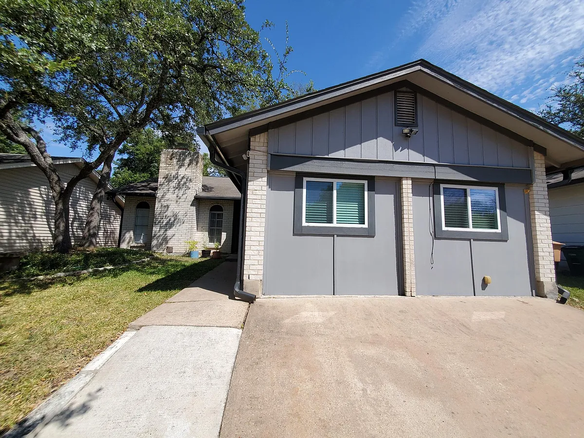 Front View - 924 Acorn Oaks Dr