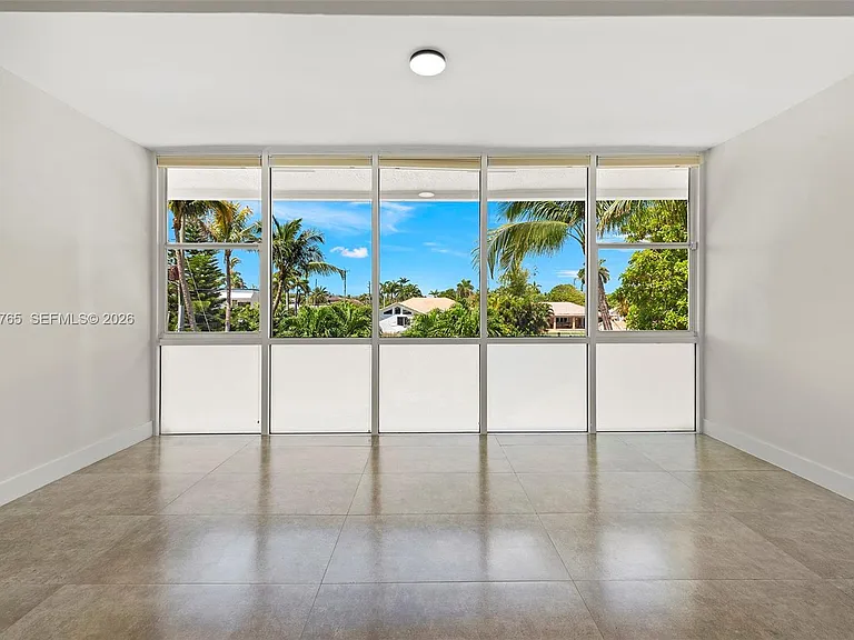 552 Palm Dr — Photo 43