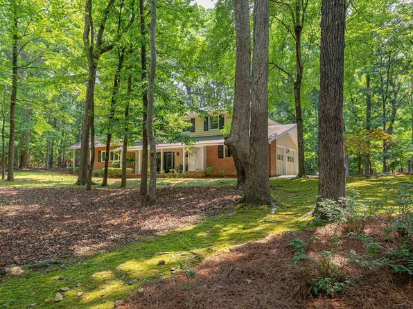 8 Sutton Pl, Chapel Hill, NC 27514