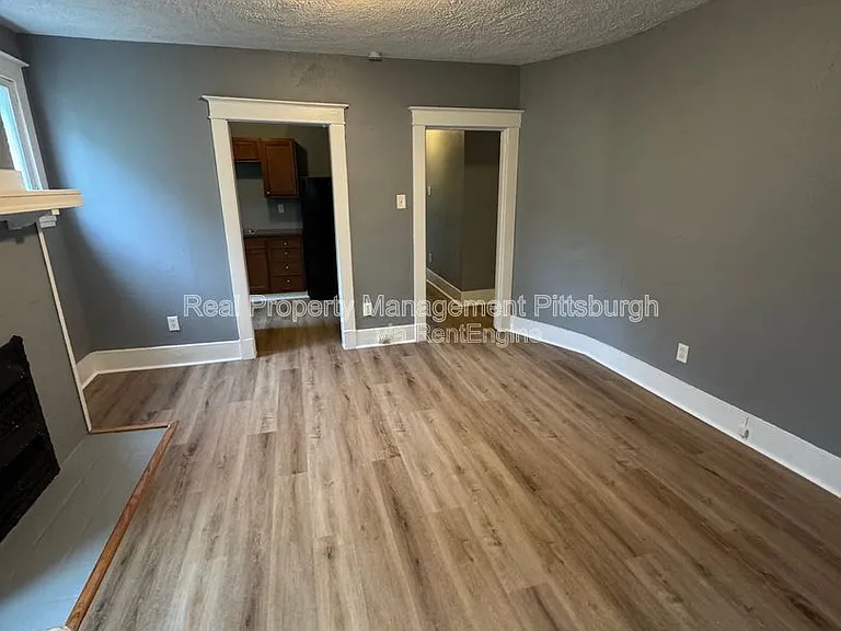 311 W Burgess St #1 — Photo 3