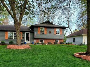 7113 Slater St, Prairie Village, KS 66204