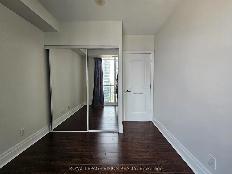 16 Harbour St #3810 — Photo 12