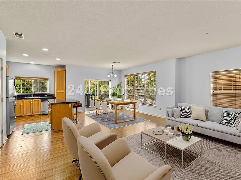 1050 SW 170th Ave #201 — Photo 10
