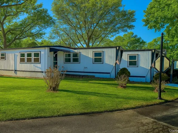 37 Hubbard Avenue #85, Riverhead, NY 11901