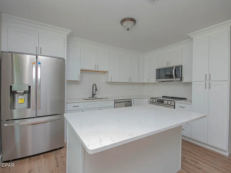 3119 W 23rd Ct — Photo 4