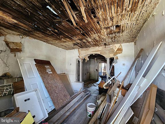5th image of 937 N Ashburton St