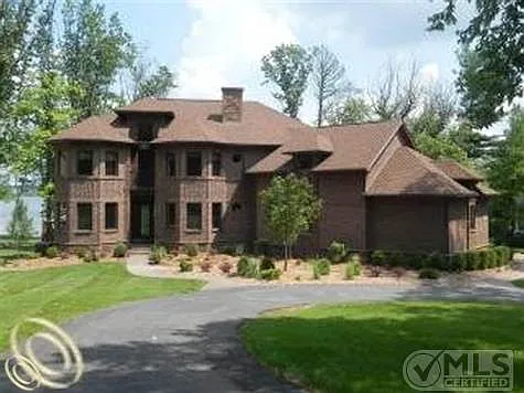 6076 Brighton Lake Rd photo 1