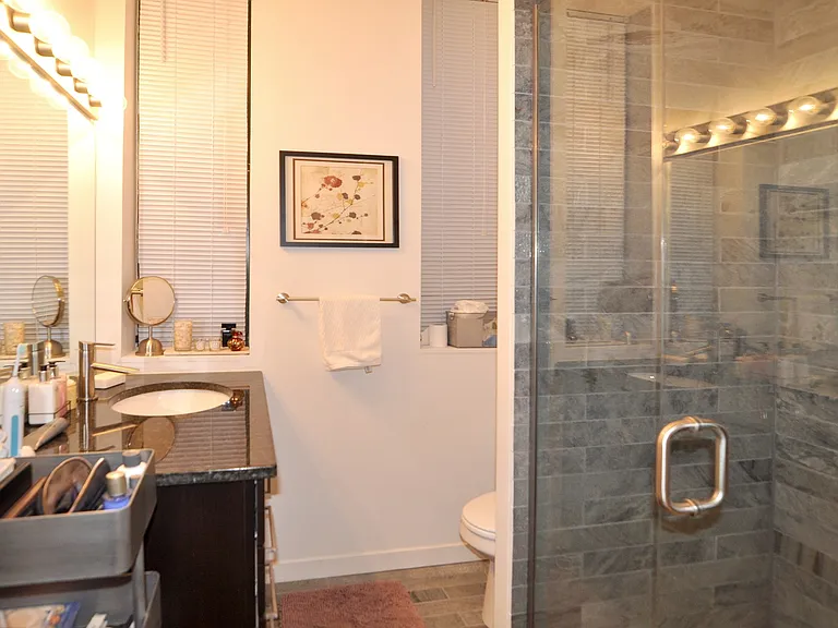 1260 N Bosworth Ave #2R — Photo 7