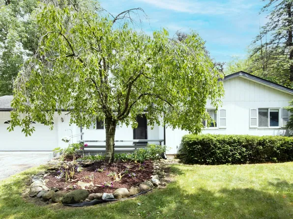10087 Margaret Dr, Pinckney, MI 48169