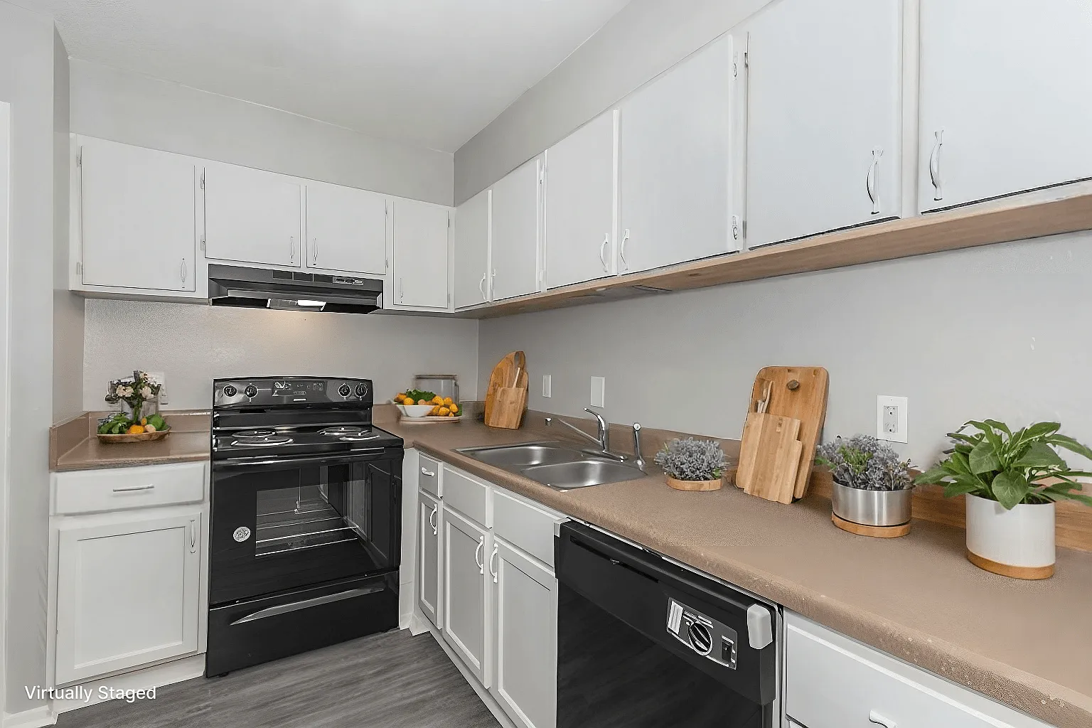 Ravenwood Apartments — Photo 3