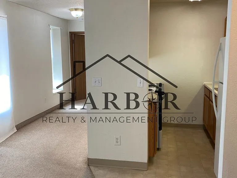 146 S Broadway St #102 — Photo 2