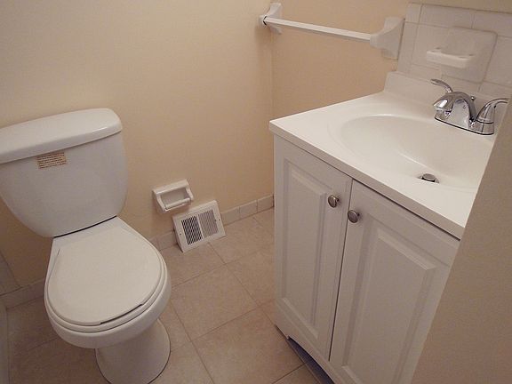 5th image of 617 Hazell Ln #B