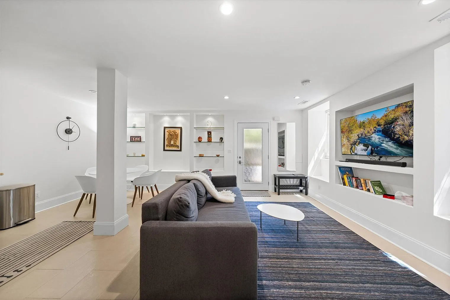 1 bed, 1.0 bath, 9149 sqft, $3,466 — Photo 3