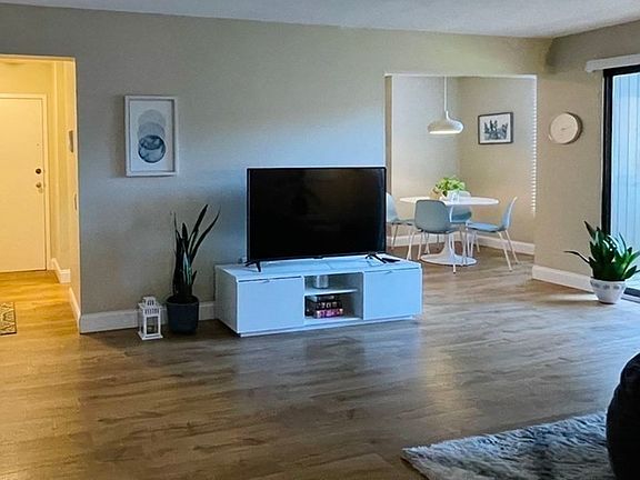 3rd image of 2 Shrewsbury Green Dr Unit G