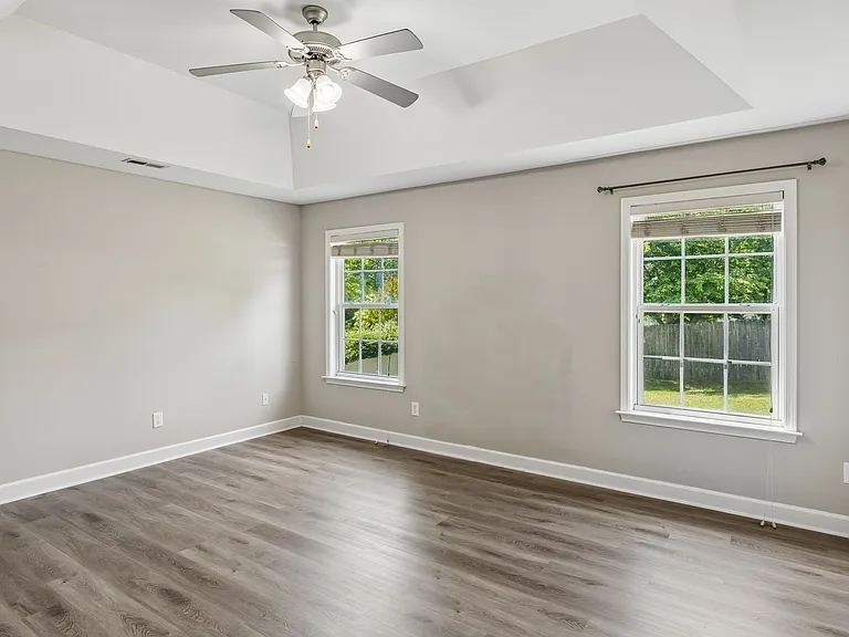 2601 Danbury Cir — Photo 18