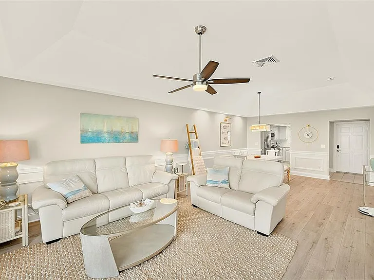 147 Bluff View Dr #304 — Photo 10
