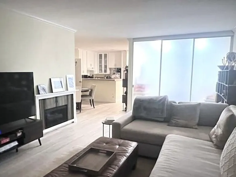 11645 Montana Ave #323 — Photo 7