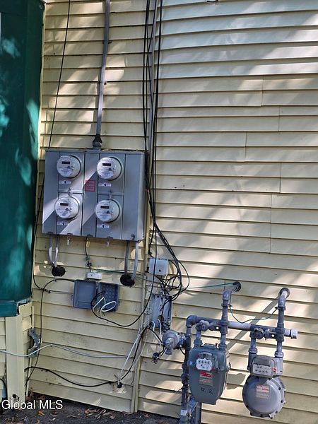3rd image of 6 W Sunnyside Way