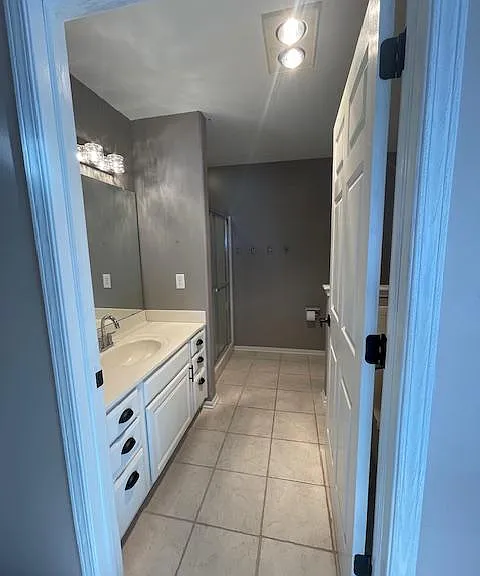Master Bath with Wirlpool Tub