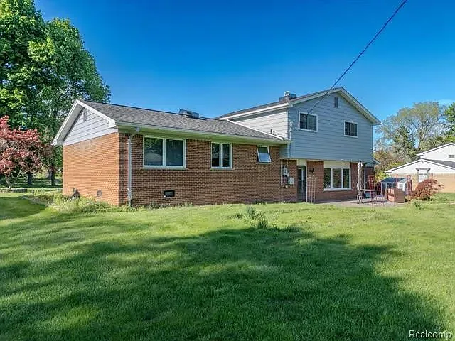 4753 Quarton Rd — Photo 52