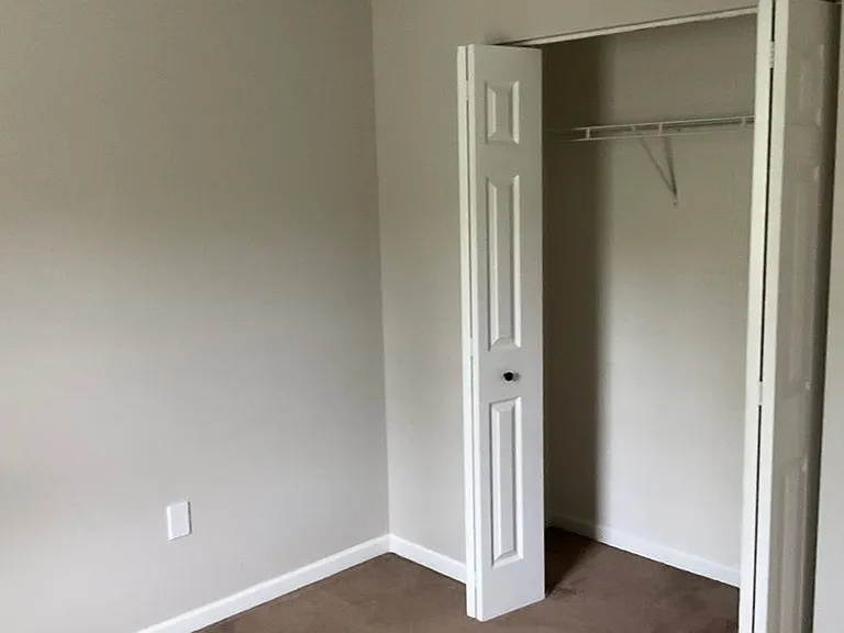 1049 Royal Dr — Photo 44