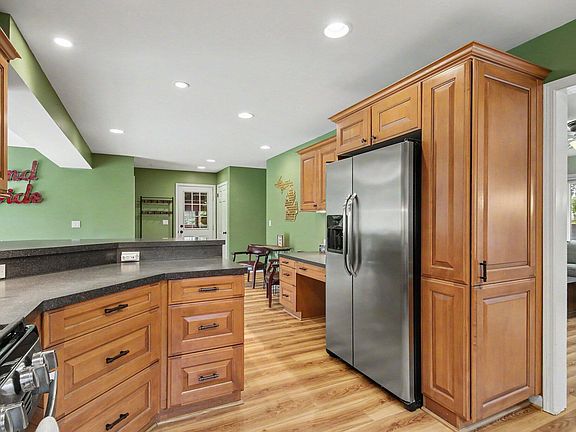 3rd image of 1446 Mapleview St SE