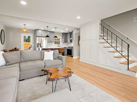 5th image of 8001 Camden Dr