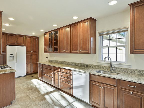 2nd image of 10121 Donegal Ct