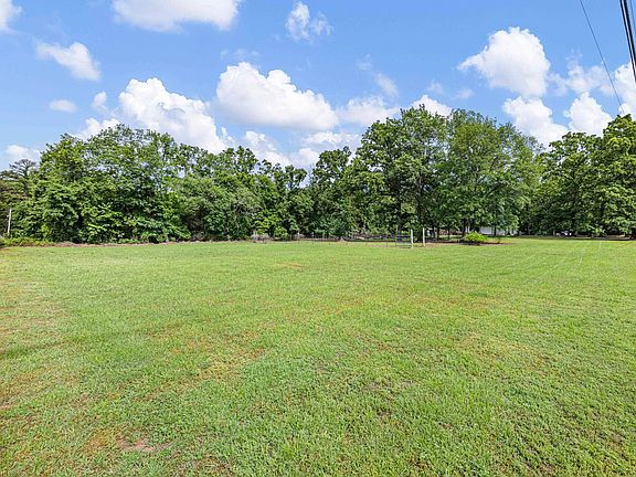 3rd image of 1878 Paradise Acres Rd