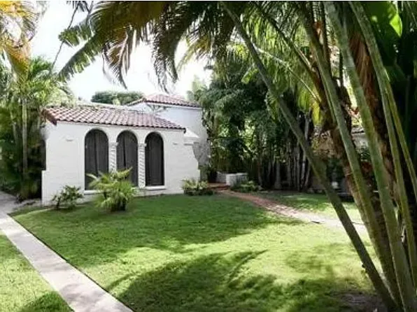 3767 Royal Palm Ave, Miami Beach, FL 33140