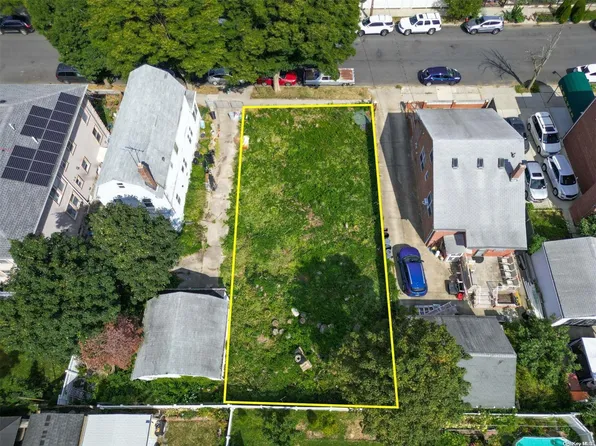 160-xx 77 Road, Fresh Meadows, NY 11366